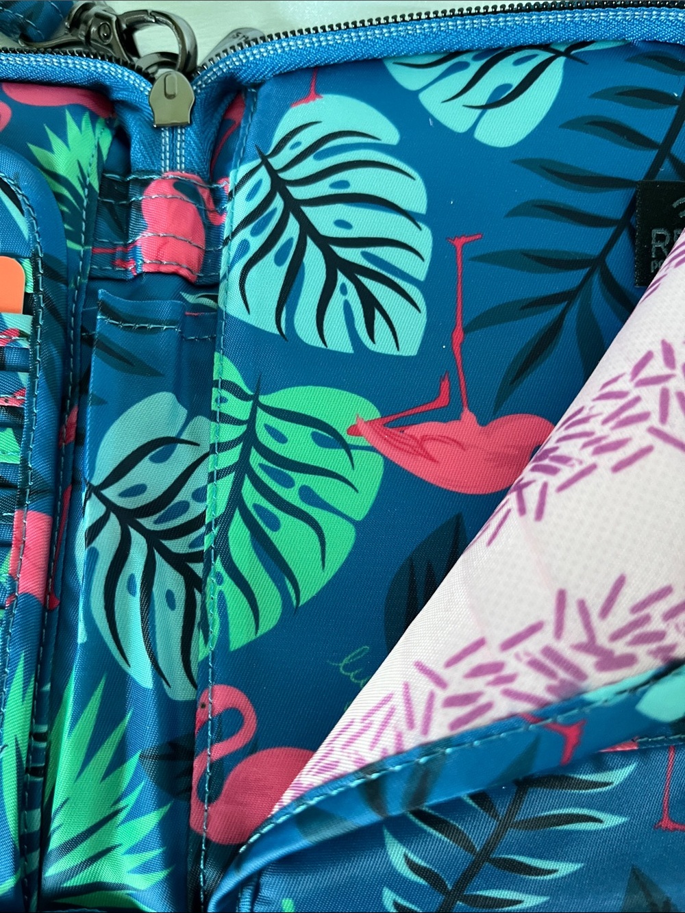LUG - ** NWOT ** - Legacy Collection Tandem SE RFID Wallet in Flamingo Blue - Picture 6 of 7